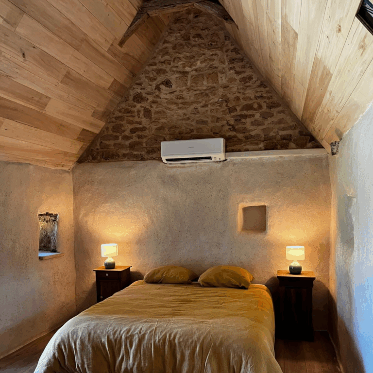 Chambre chaux - Lit double 160x200 - Salle de bain avec baignoire
